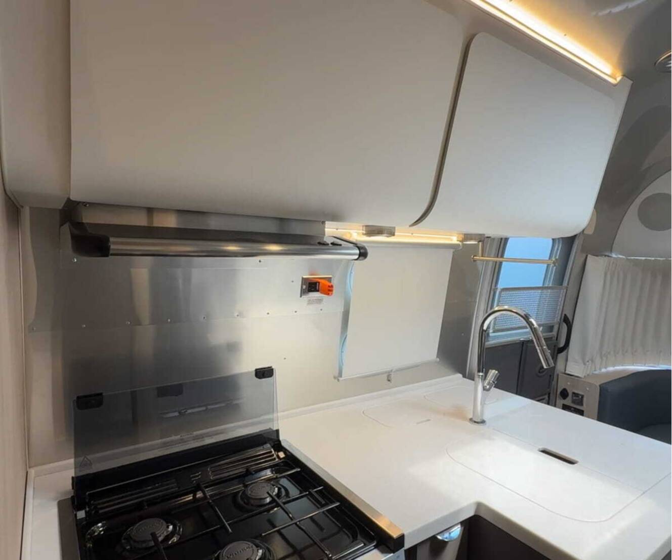 A photo of this 2023 Airstream Globetrotter 25FB Queen