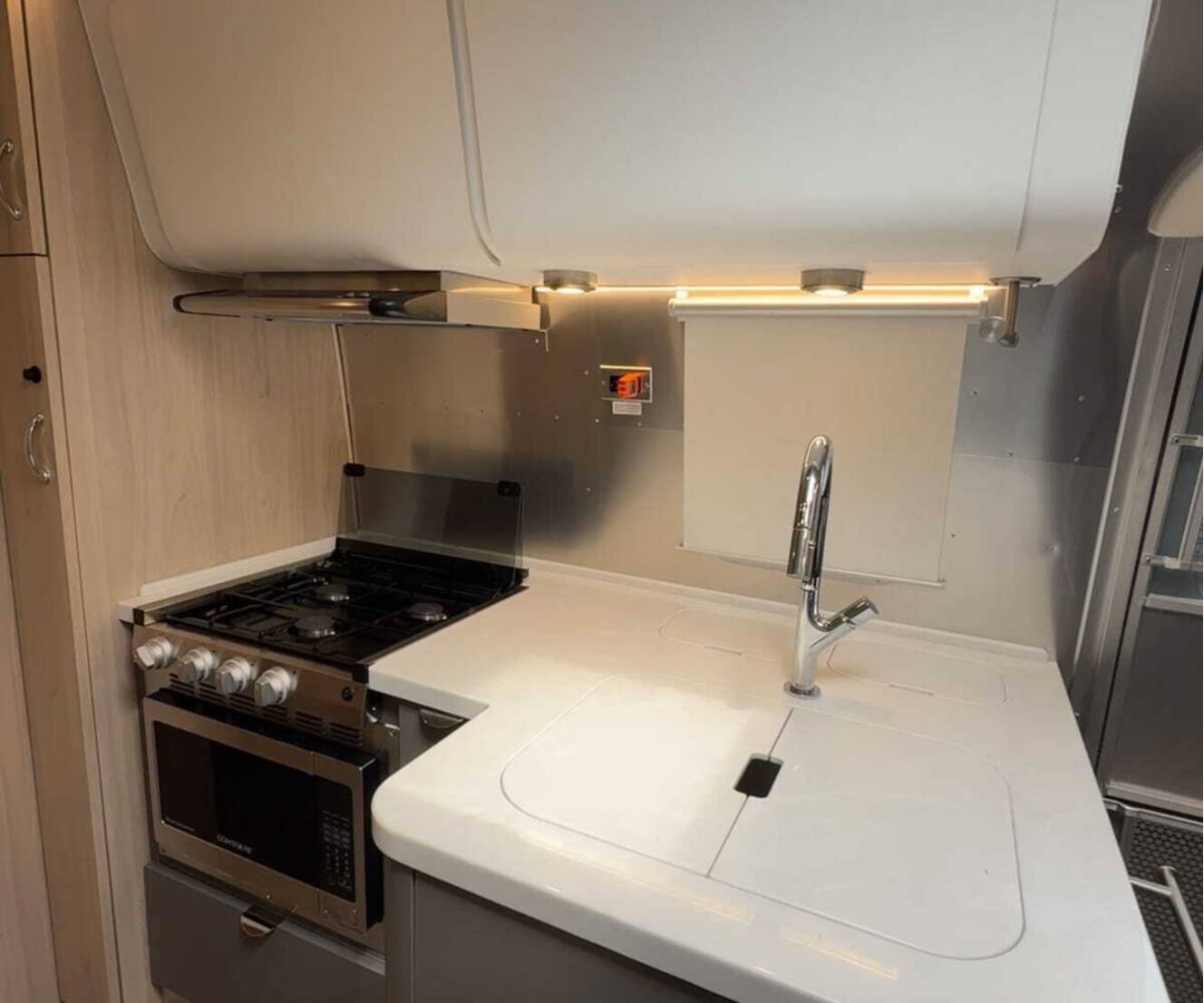 A photo of this 2023 Airstream Globetrotter 25FB Queen