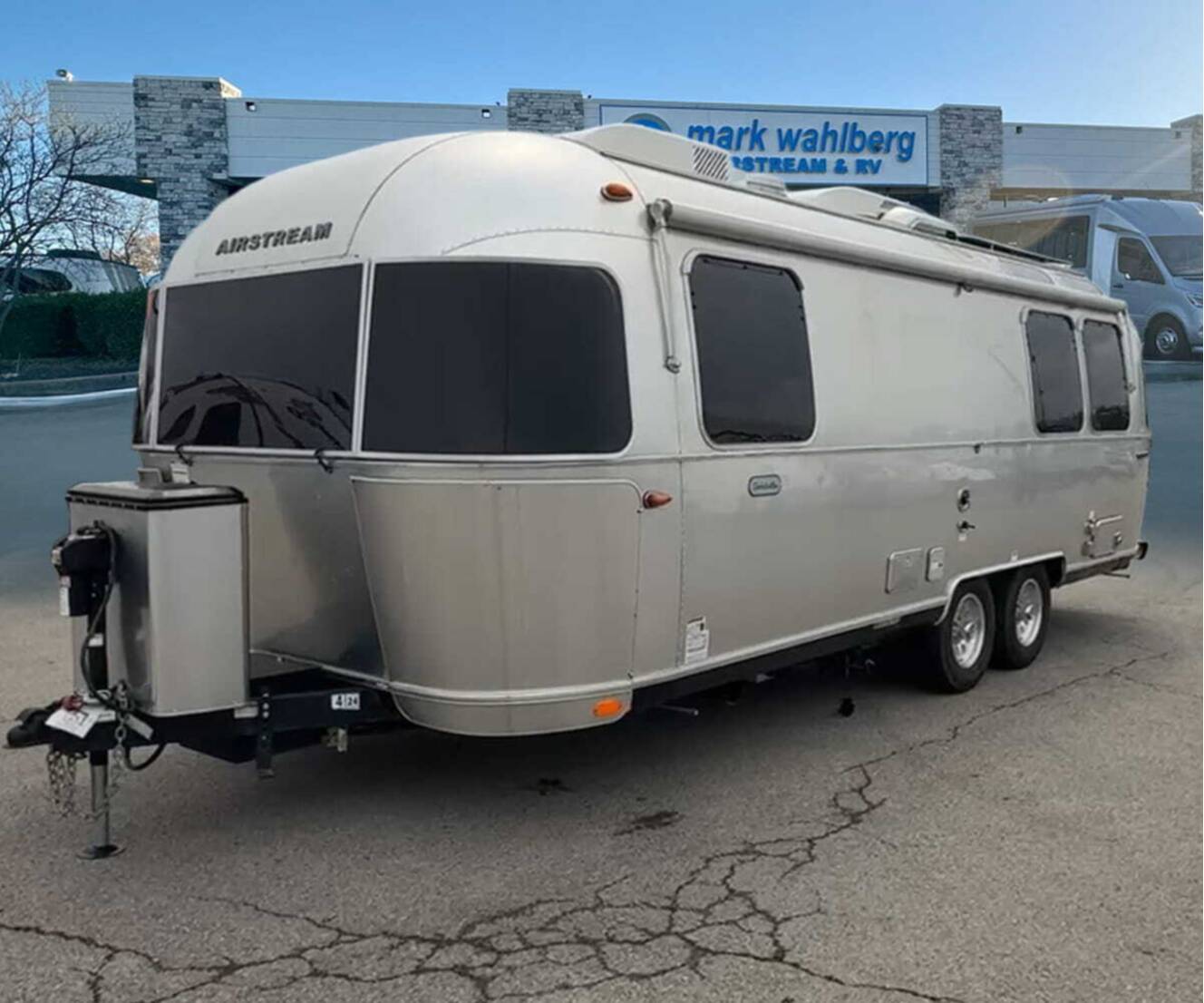 A photo of this 2023 Airstream Globetrotter 25FB Queen