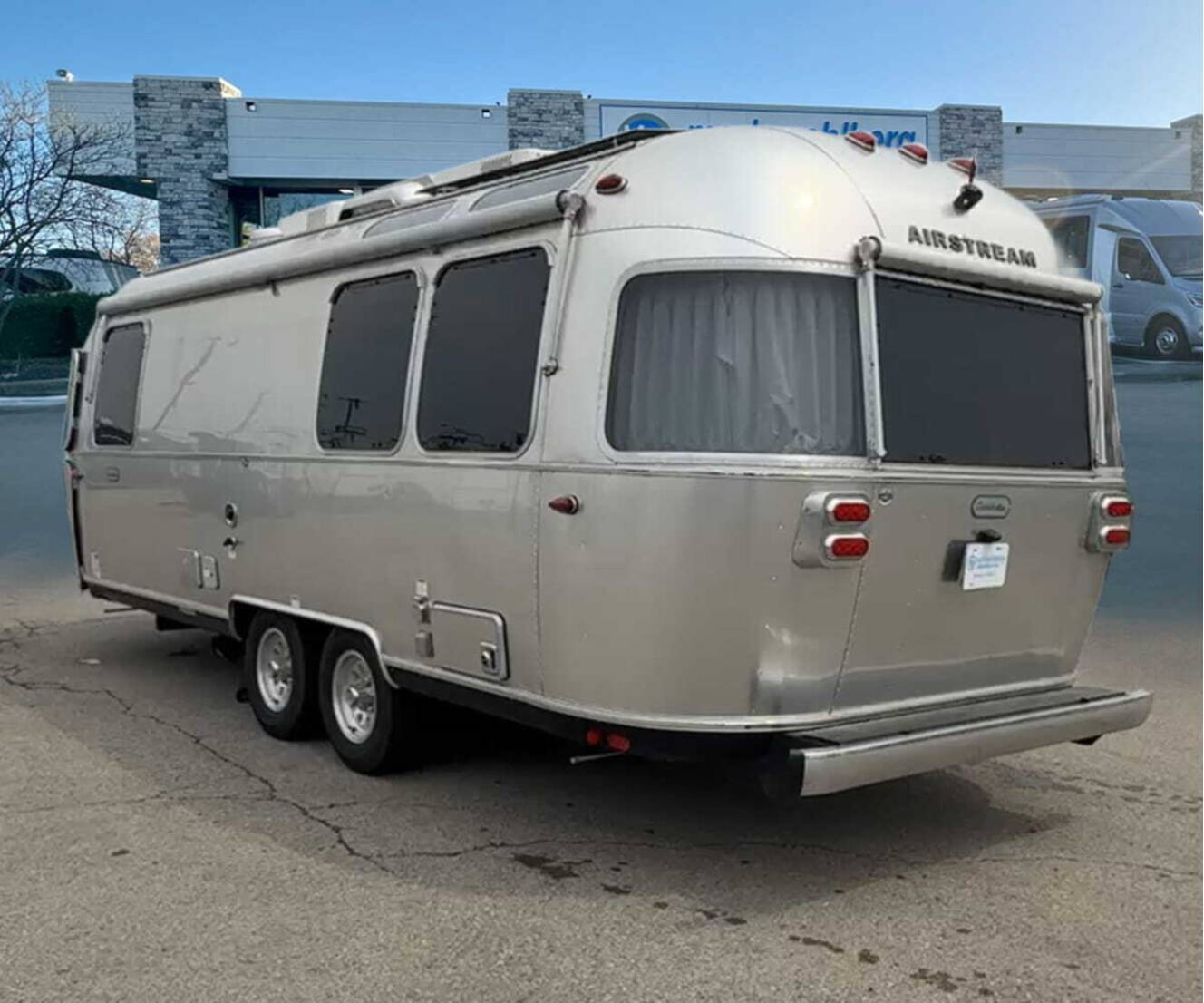 A photo of this 2023 Airstream Globetrotter 25FB Queen