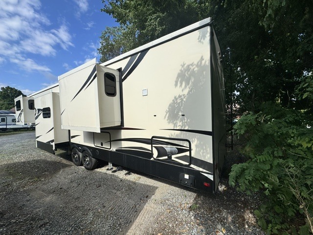 2020 Forest River CARDINAL 370FLX in ballston spa NY