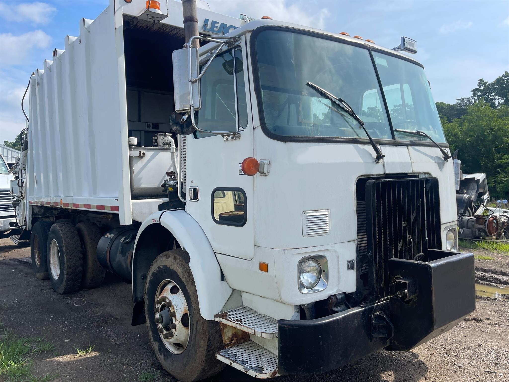 1998 VOLVO WX64 in Bealeton, VA