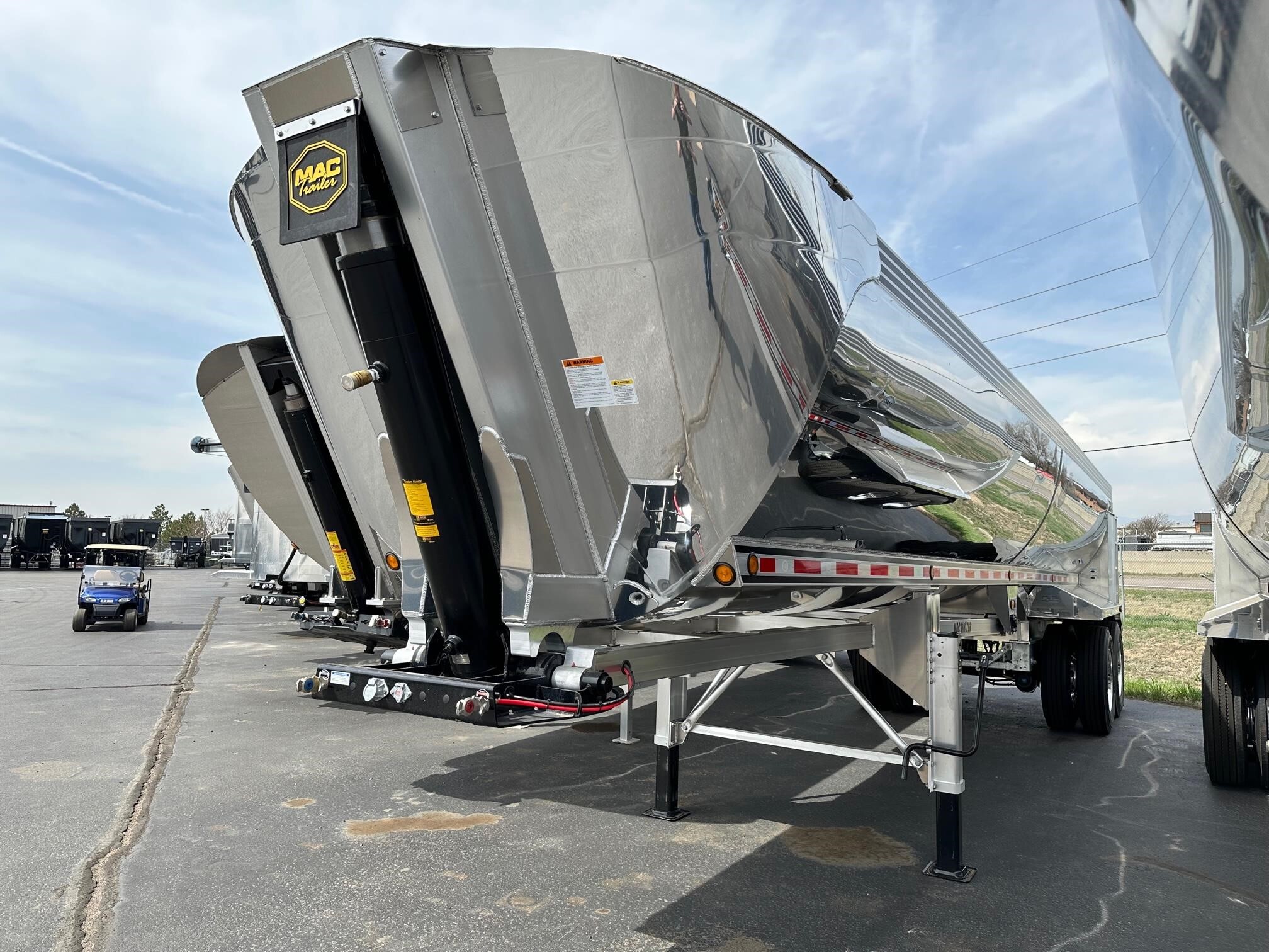2026 MAC TRAILER MFG MAC 35' MACSIMISER 1/2 ROUND FRAMELESS ALUM END DU in Henderson, CO