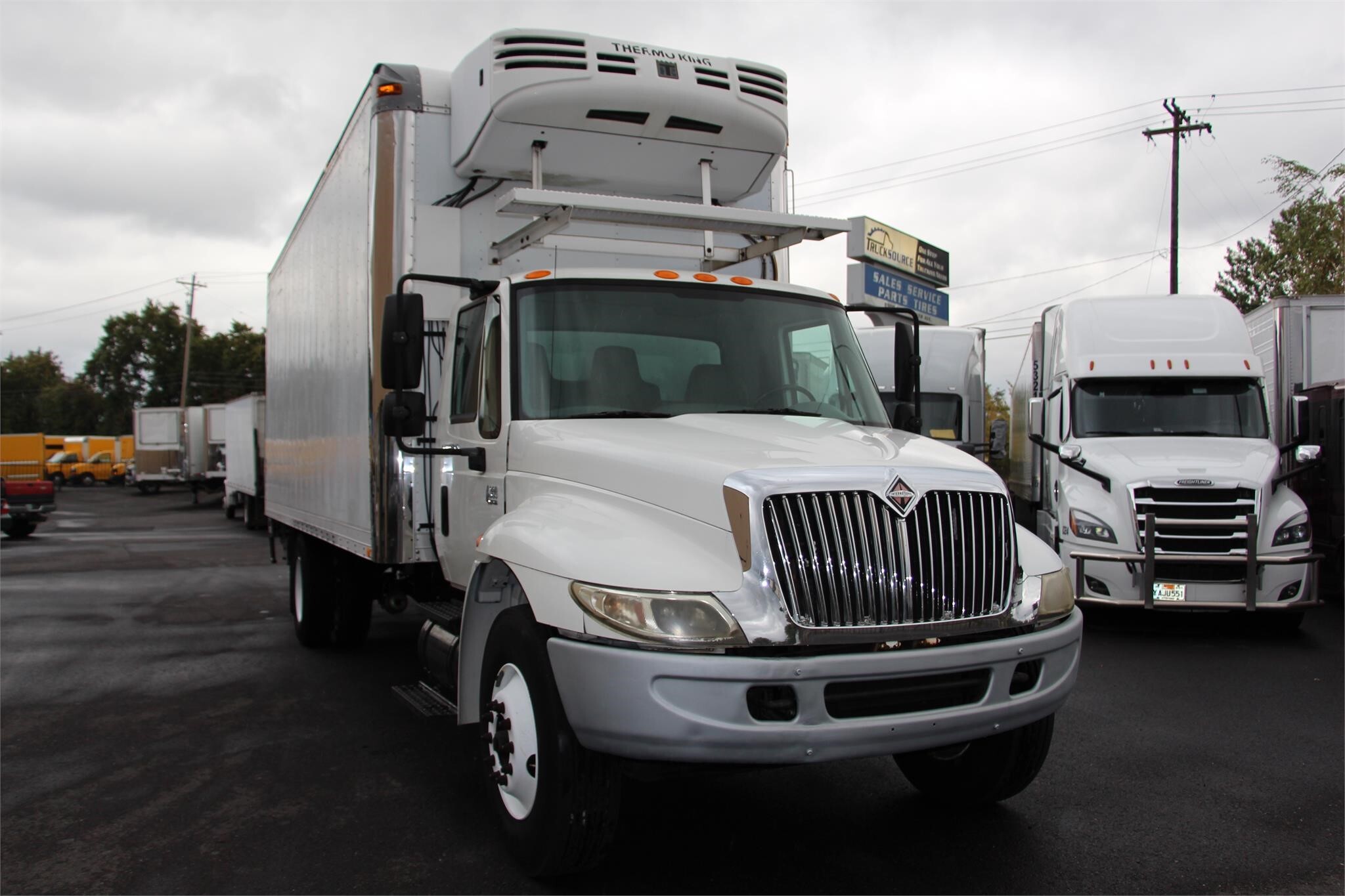 2006 INTERNATIONAL DURASTAR 4300 in Portland, OR