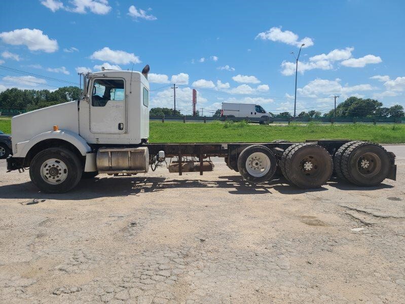 2011 KENWORTH T800 in Dallas, TX