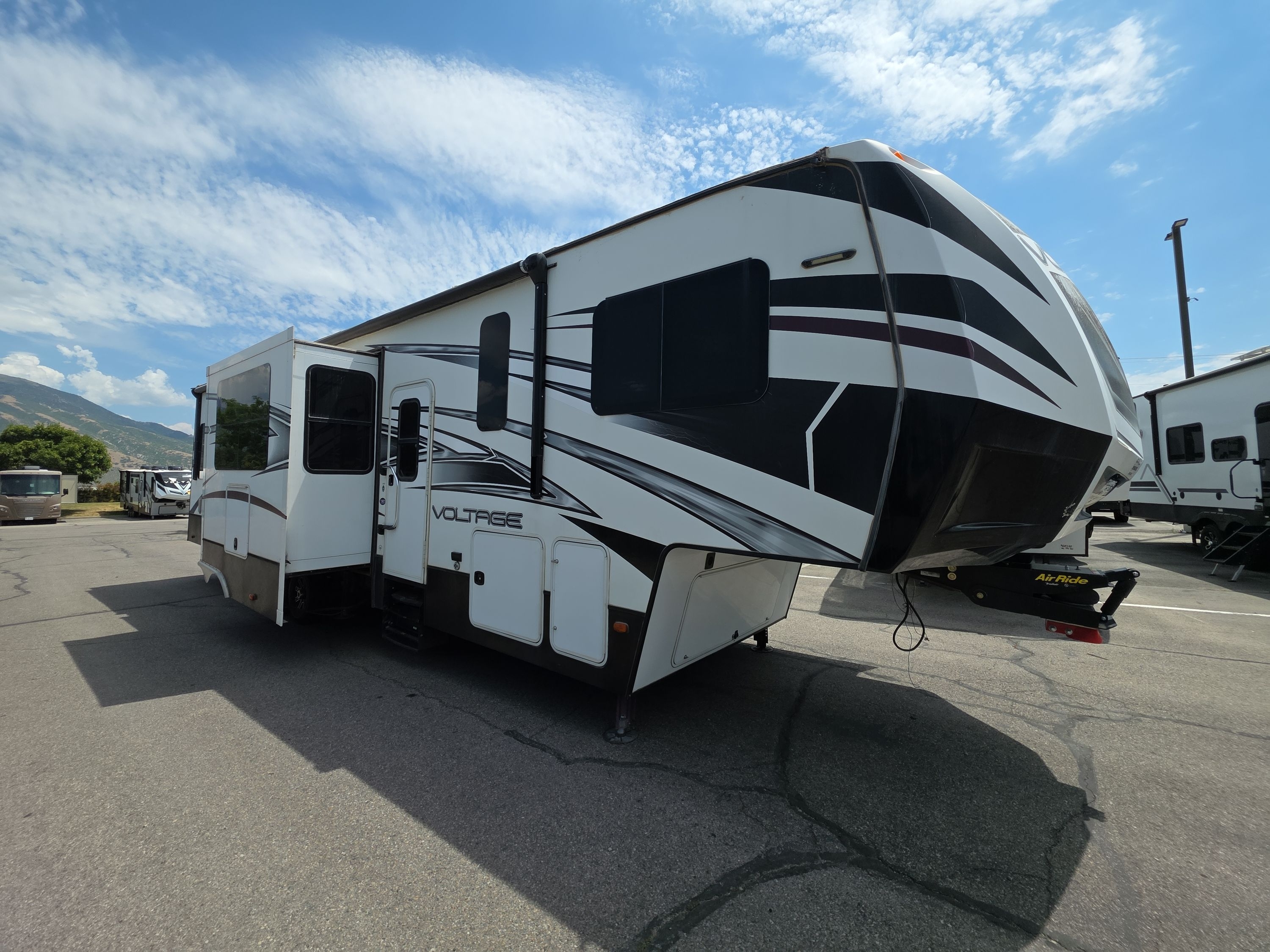 Used 2016 Dutchmen Voltage 3895 For Sale in Draper, UT