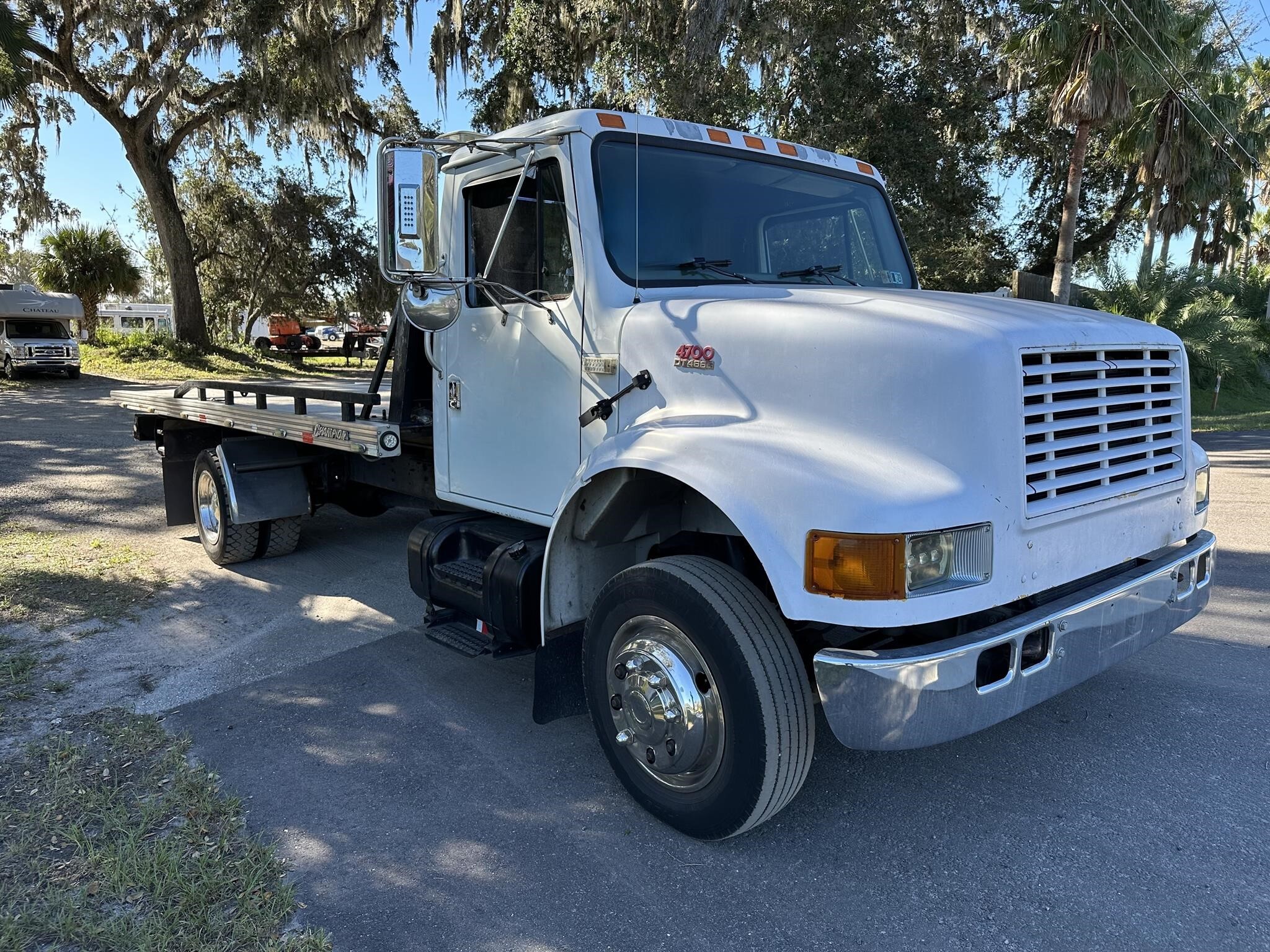 2001 INTERNATIONAL 4700 in Edgewater, FL