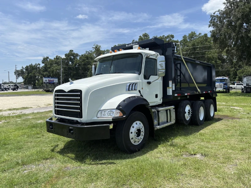 2012 MACK GRANITE GU813