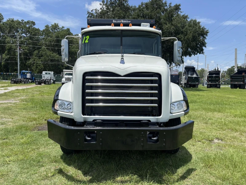 2012 MACK GRANITE GU813