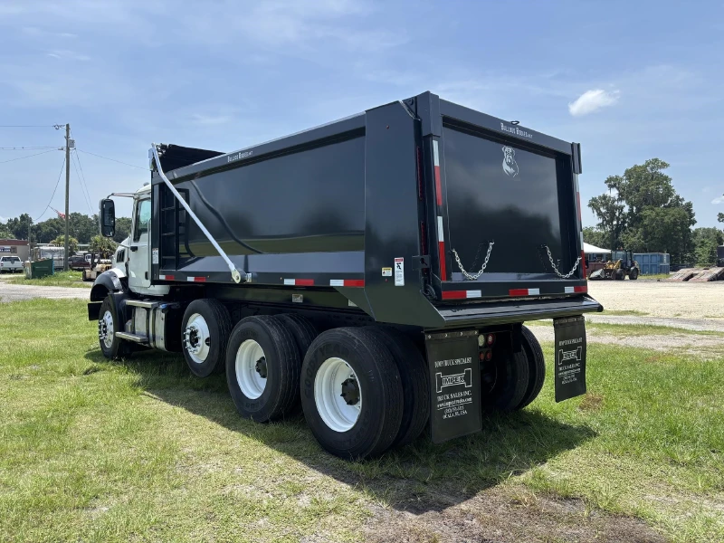 2012 MACK GRANITE GU813