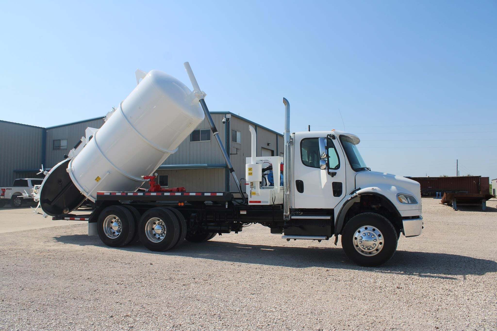 2013 FREIGHTLINER BUSINESS CLASS M2 106 in Brookshire, TX