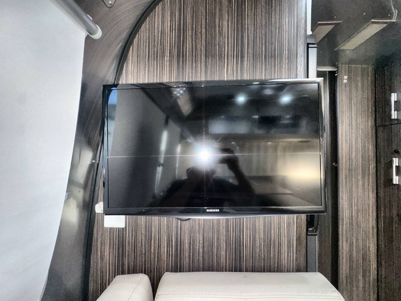 A photo of this 2018 Airstream INTERNATIONAL SIGNATURE 25FB TWIN