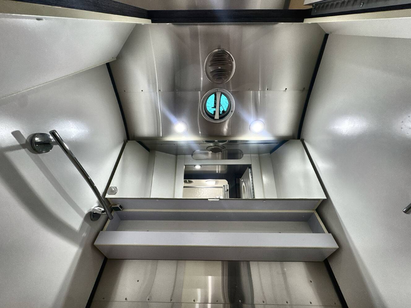 A photo of this 2018 Airstream INTERNATIONAL SIGNATURE 25FB TWIN