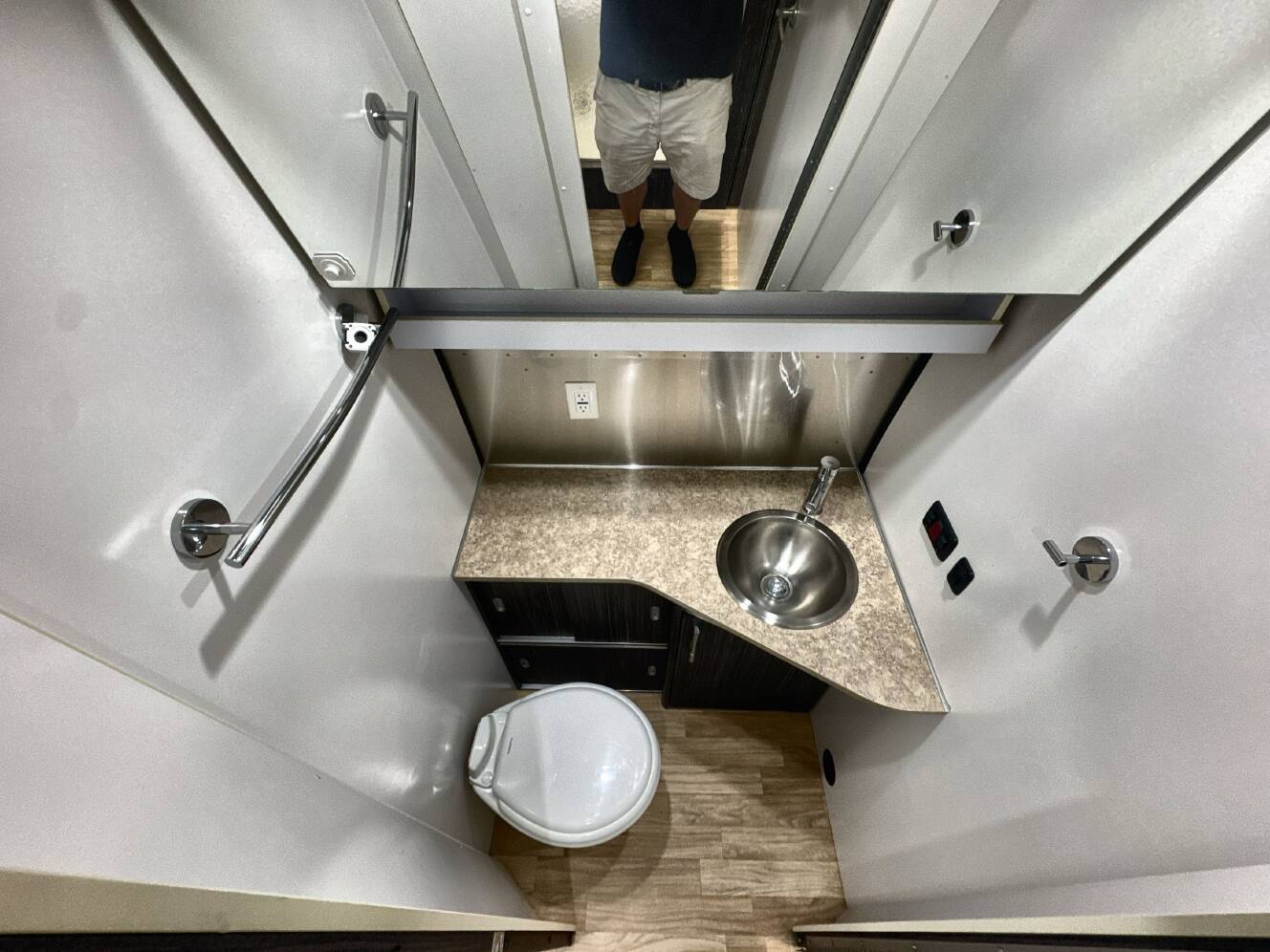 A photo of this 2018 Airstream INTERNATIONAL SIGNATURE 25FB TWIN