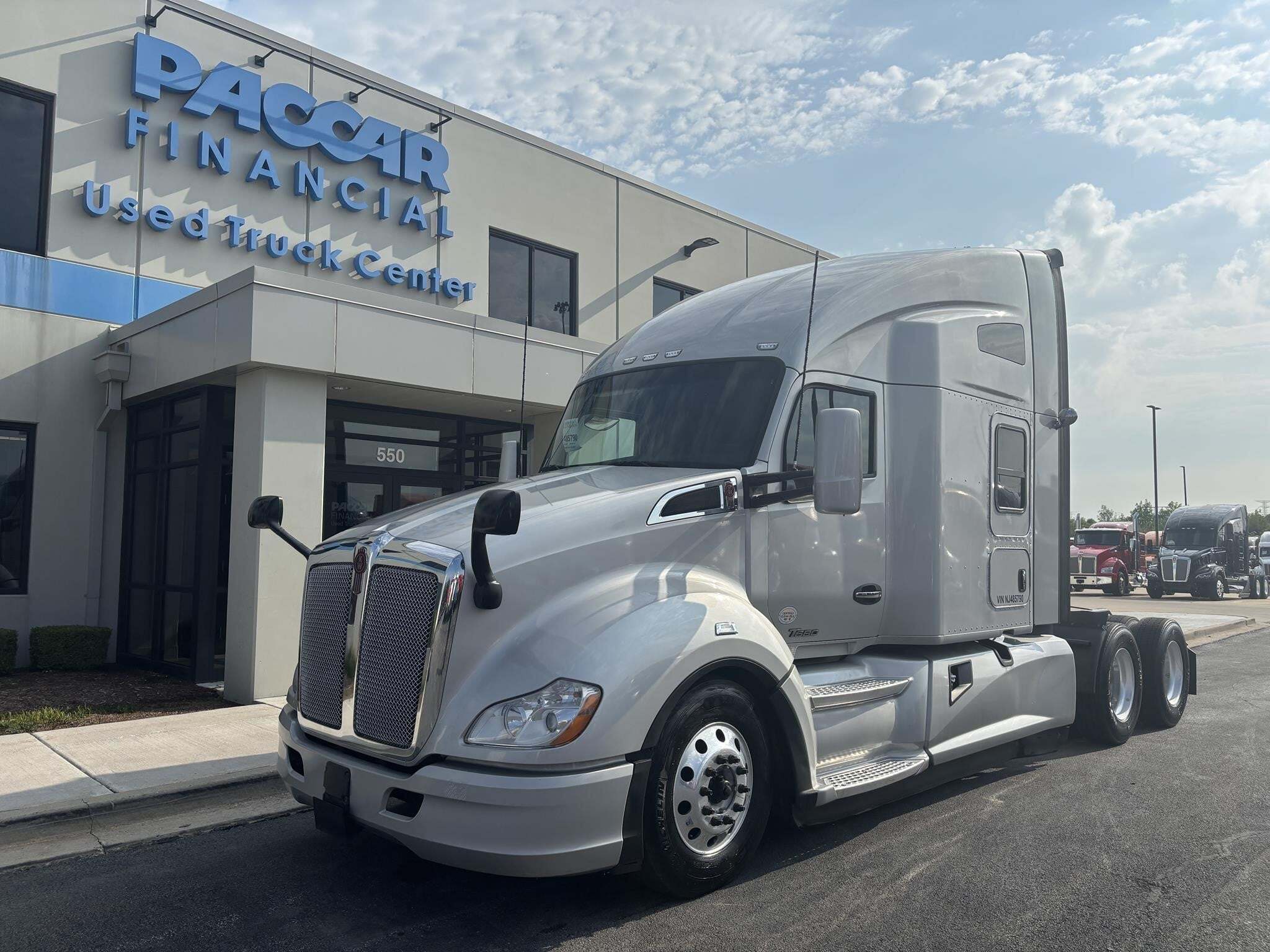 2022 KENWORTH T680 in Minooka, IL