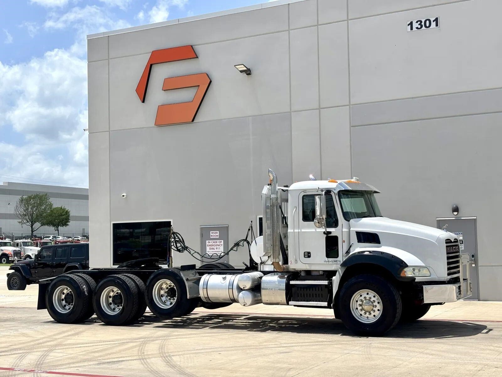 2012 MACK GRANITE GU813 in Hutchins, TX