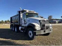 2013 MACK GRANITE GU713