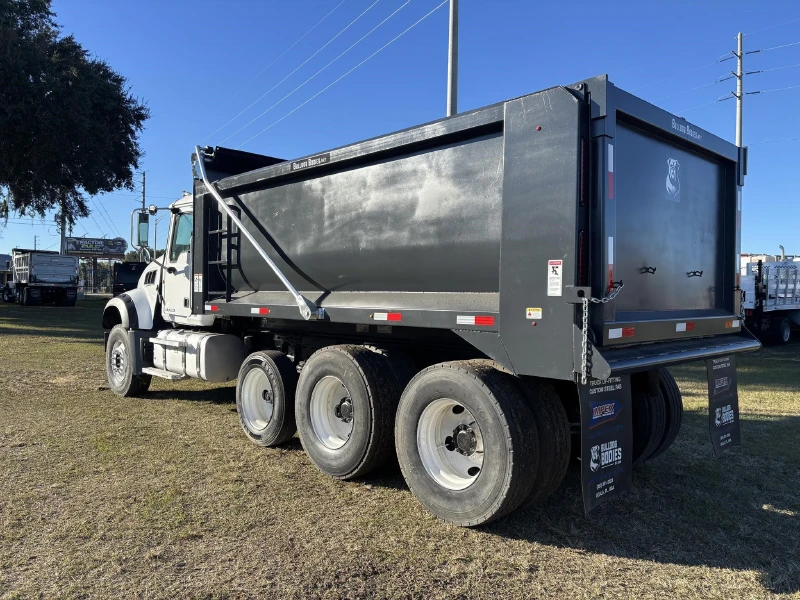 2013 MACK GRANITE GU713