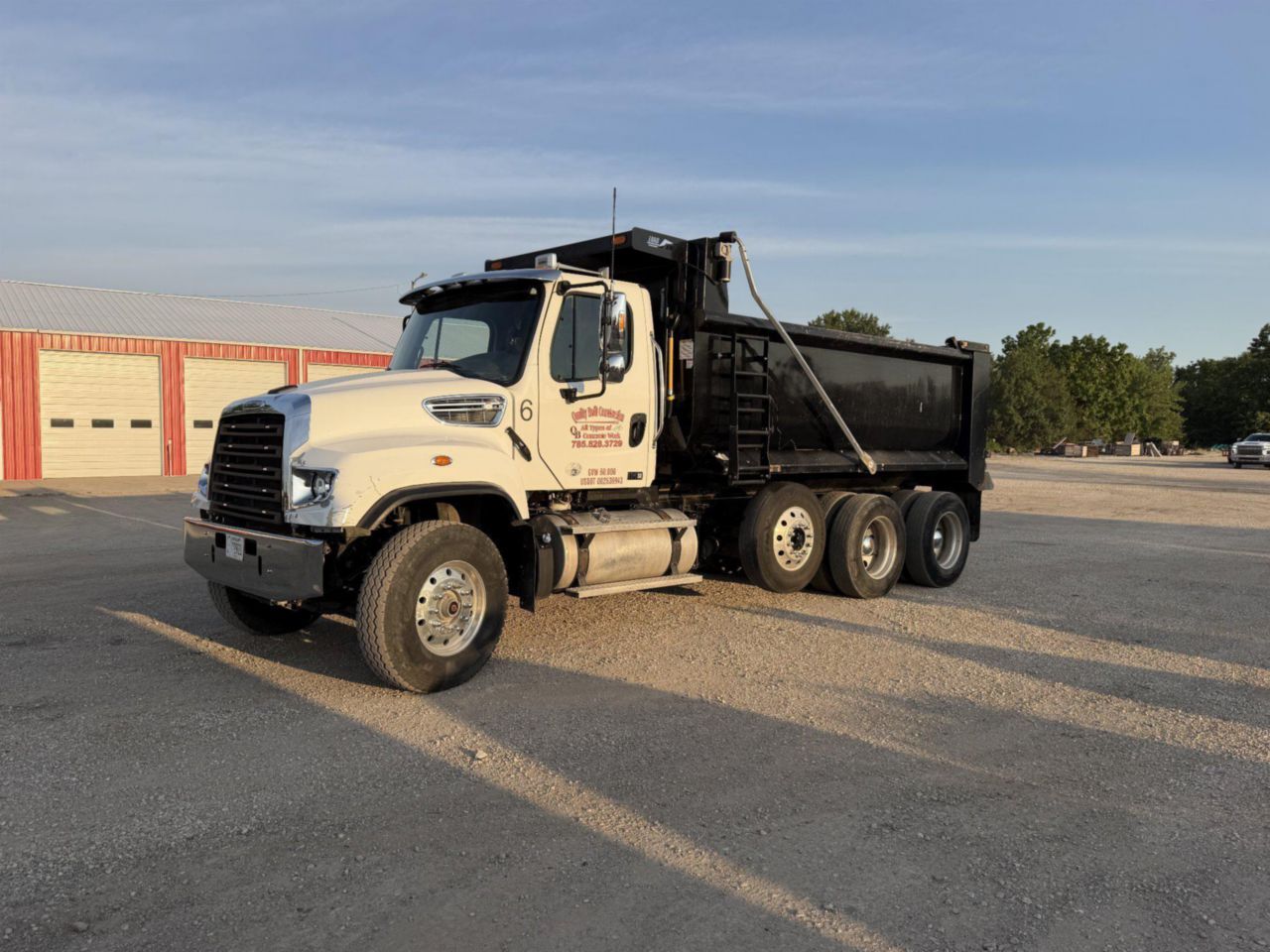2022 FREIGHTLINER 114 SD in Bakersfield, CA