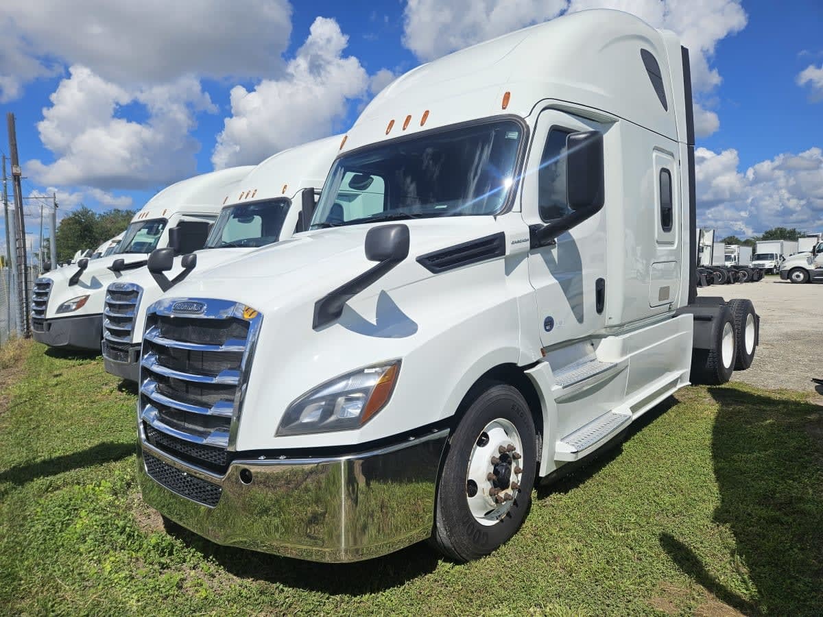 2020 FREIGHTLINER CASCADIA 126 in Orlando, FL