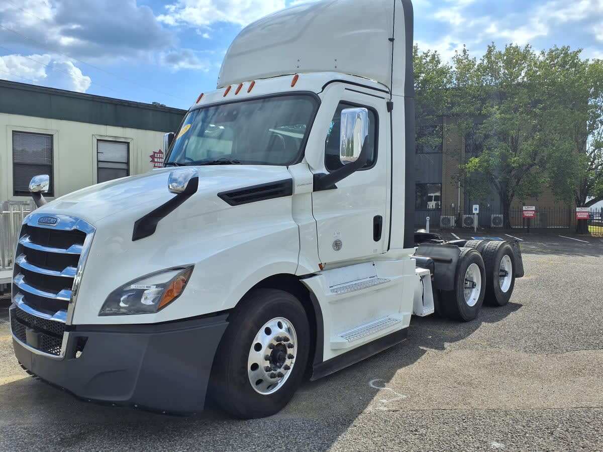 2023 FREIGHTLINER CASCADIA 126 in Knoxville, TN