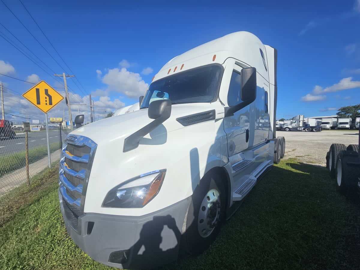 2022 FREIGHTLINER CASCADIA 126 in Orlando, FL