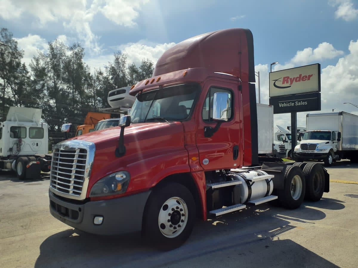 2020 FREIGHTLINER CASCADIA 125 in Miami, FL