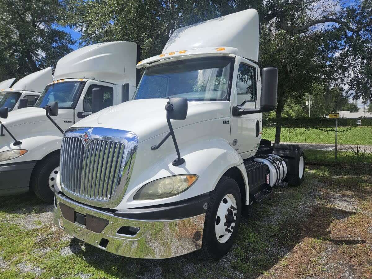 2020 INTERNATIONAL RH613 DAYCAB S/A in Orlando, FL