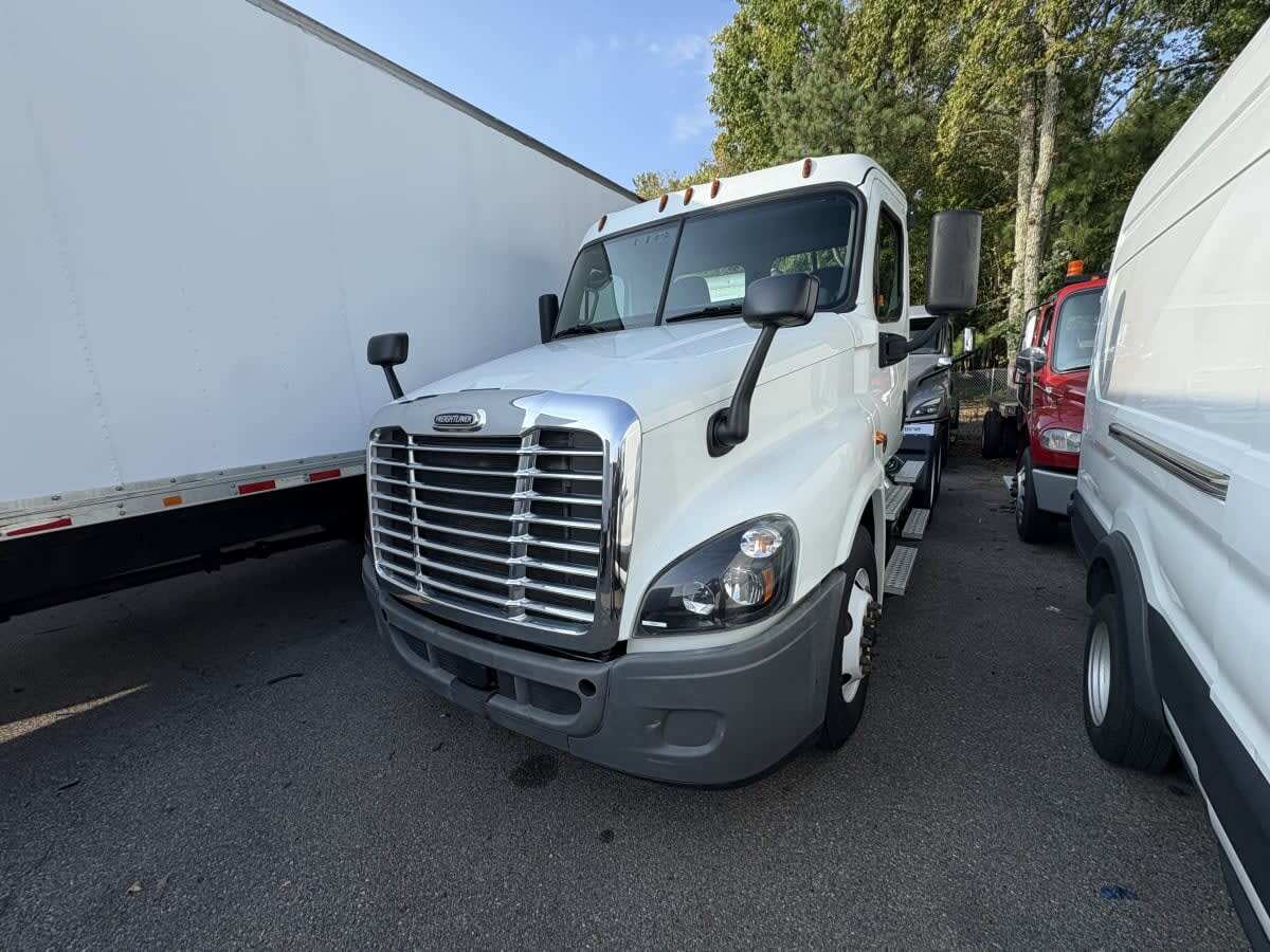 2019 FREIGHTLINER CASCADIA 125 in Richmond, VA