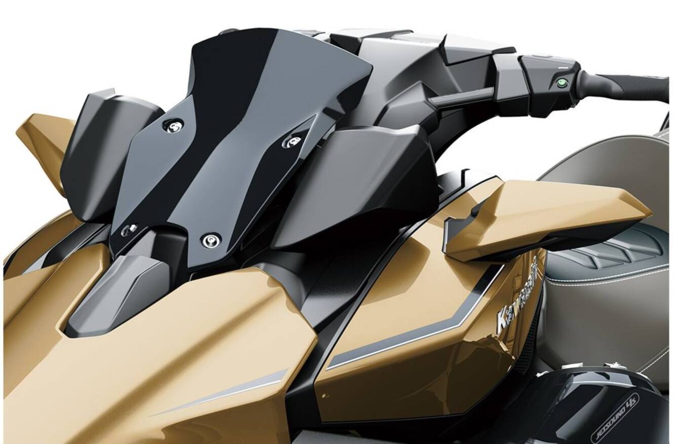 A photo of this 2023 Kawasaki ULTRA160LX