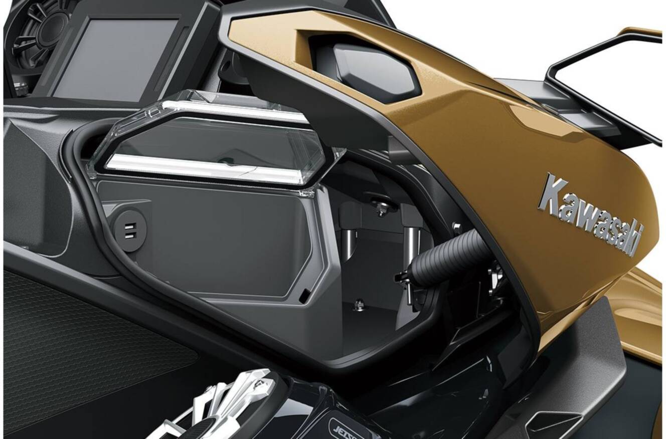 A photo of this 2023 Kawasaki ULTRA160LX
