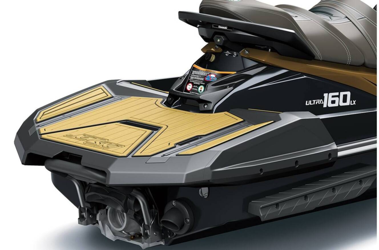 A photo of this 2023 Kawasaki ULTRA160LX