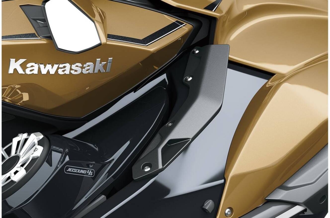 A photo of this 2023 Kawasaki ULTRA160LX