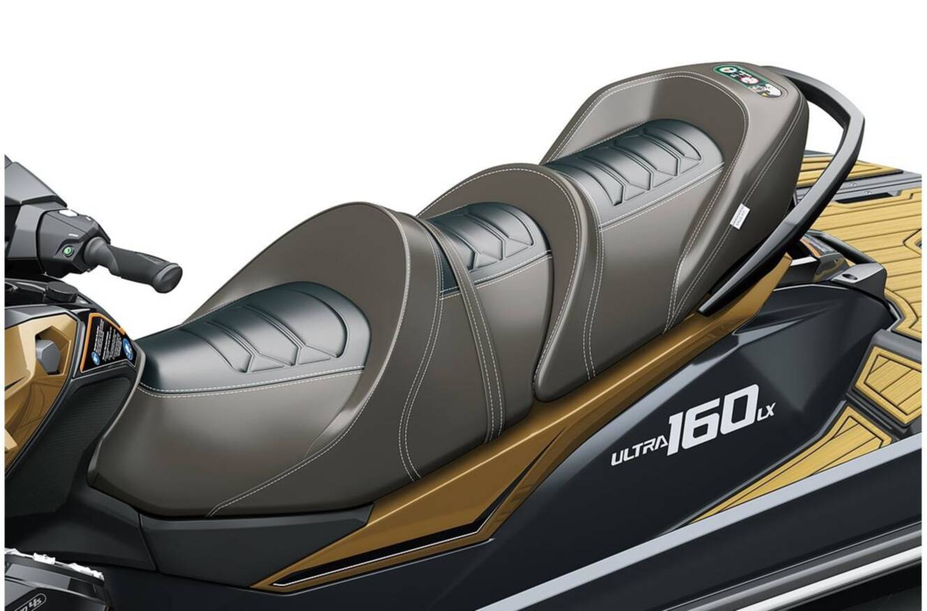 A photo of this 2023 Kawasaki ULTRA160LX
