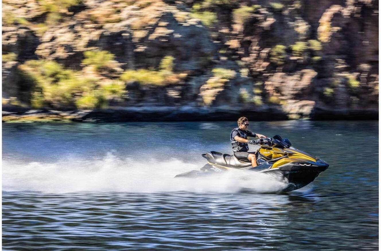 A photo of this 2023 Kawasaki ULTRA160LX