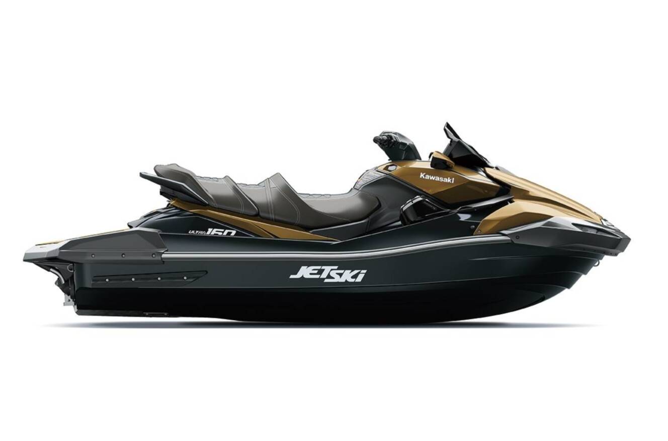 A photo of this 2023 Kawasaki ULTRA160LX