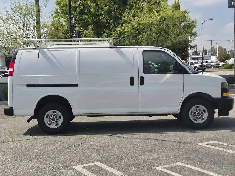 2023 GMC SAVANA