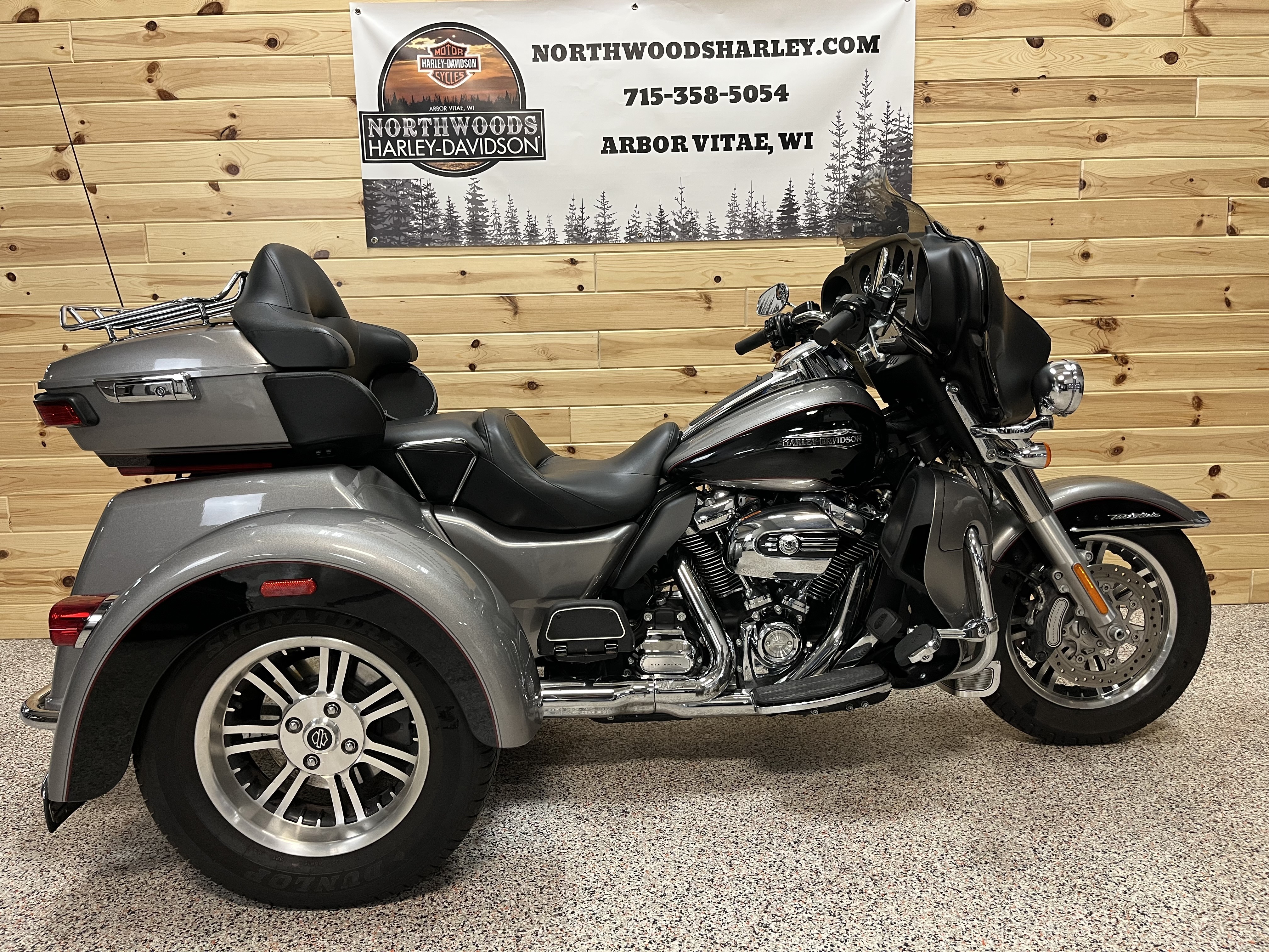 2017 Harley-Davidson Tri Glide® Ultra ULTRA CLASSIC in Woodruff, WI