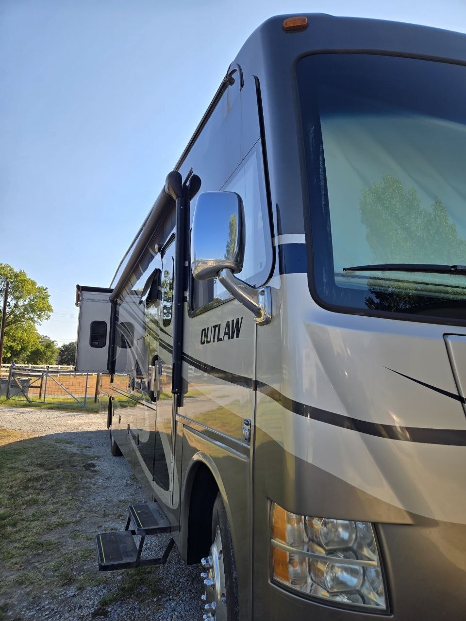 2015 Thor Motor Coach OUTLAW 38RE in springtown TX