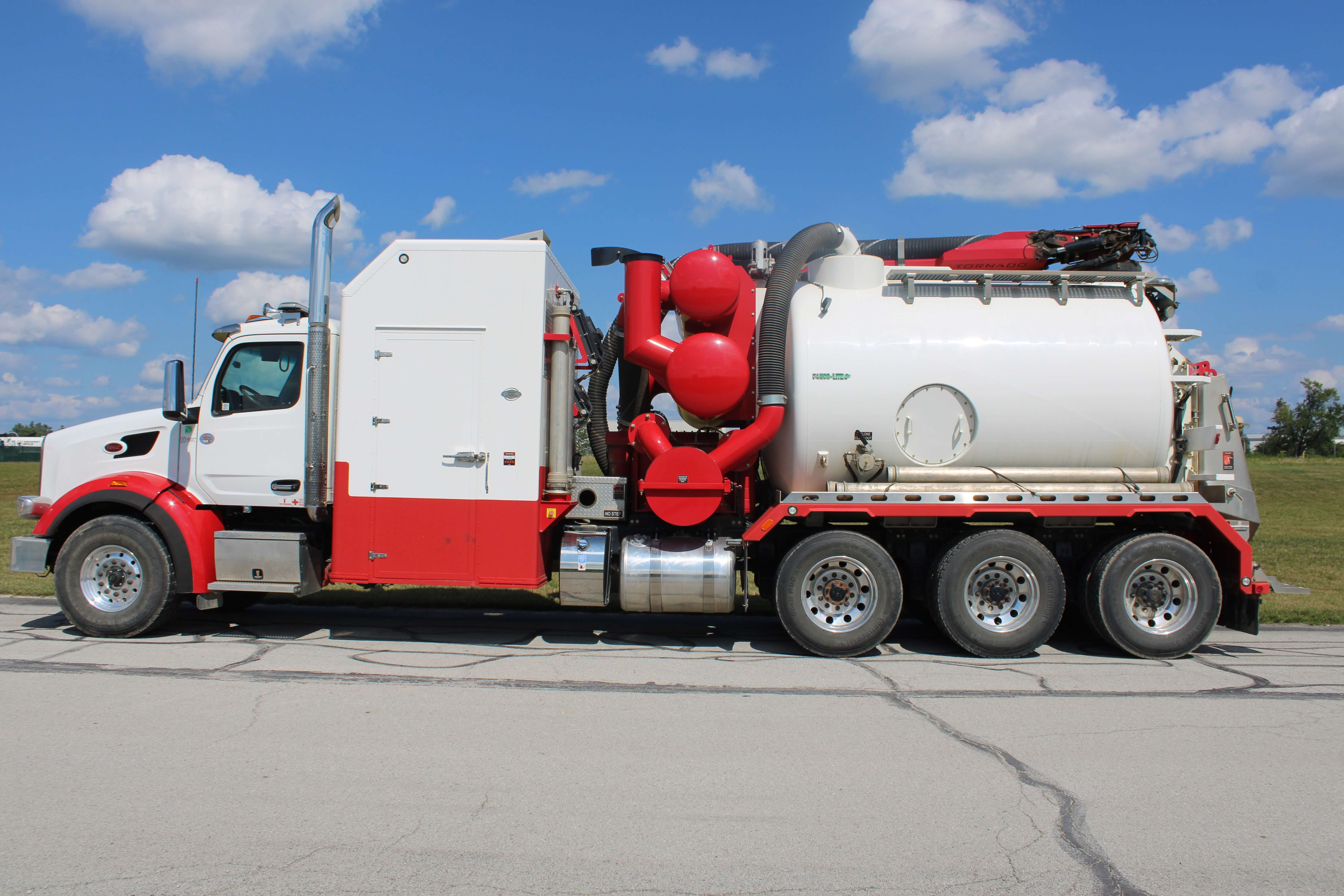 2024 PETERBILT 567 in Crestwood, IL
