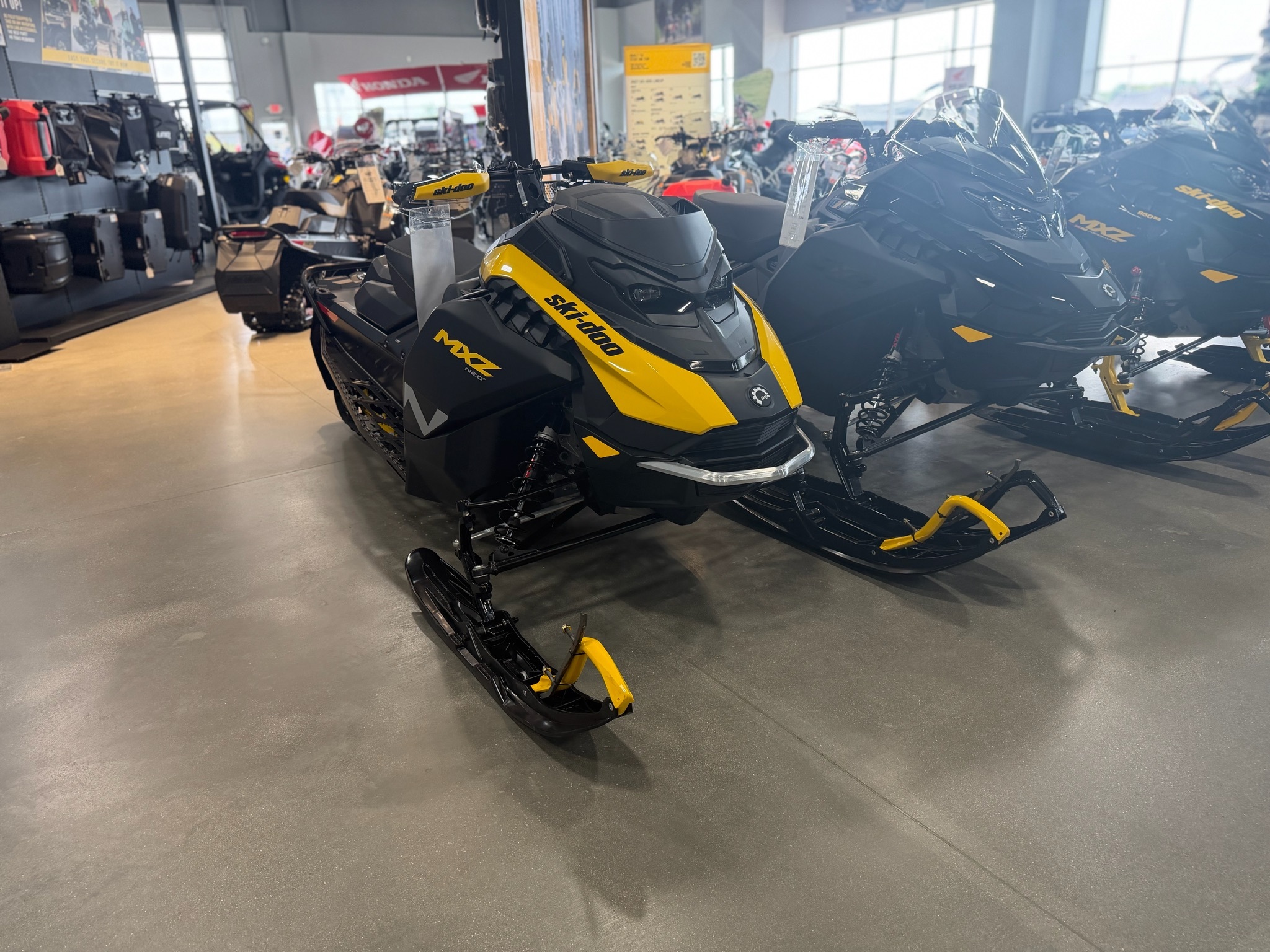 2027 Ski-Doo MXZ NEO+ 600 EFI ES RipSaw 1.25 600 EFI 55 in suamico WI