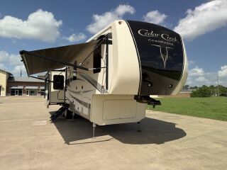 2018 FOREST RIVER CEDAR CREEK CHAMPAGNE 38EL