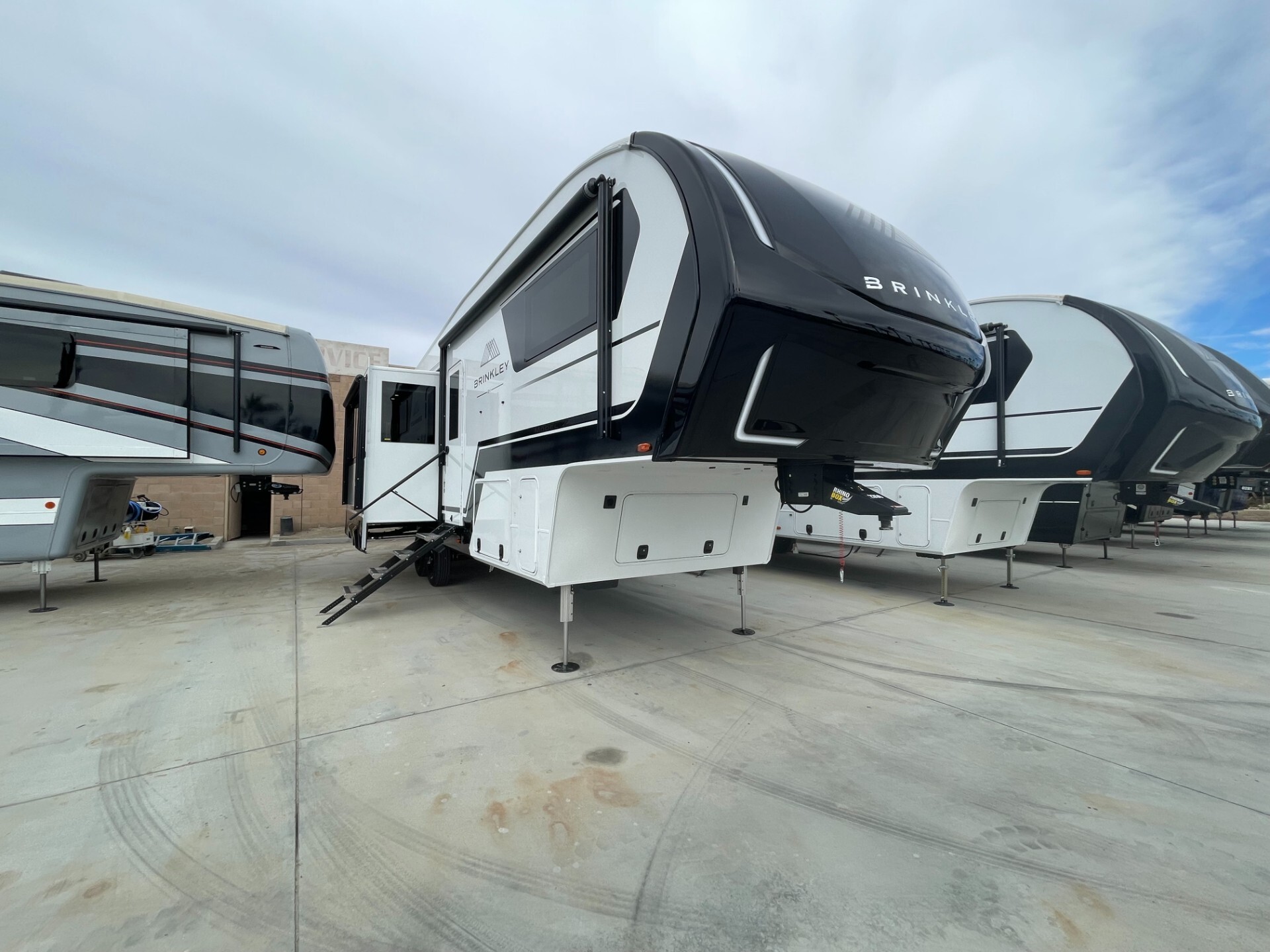 2024 Brinkley Model Z 3110 RV