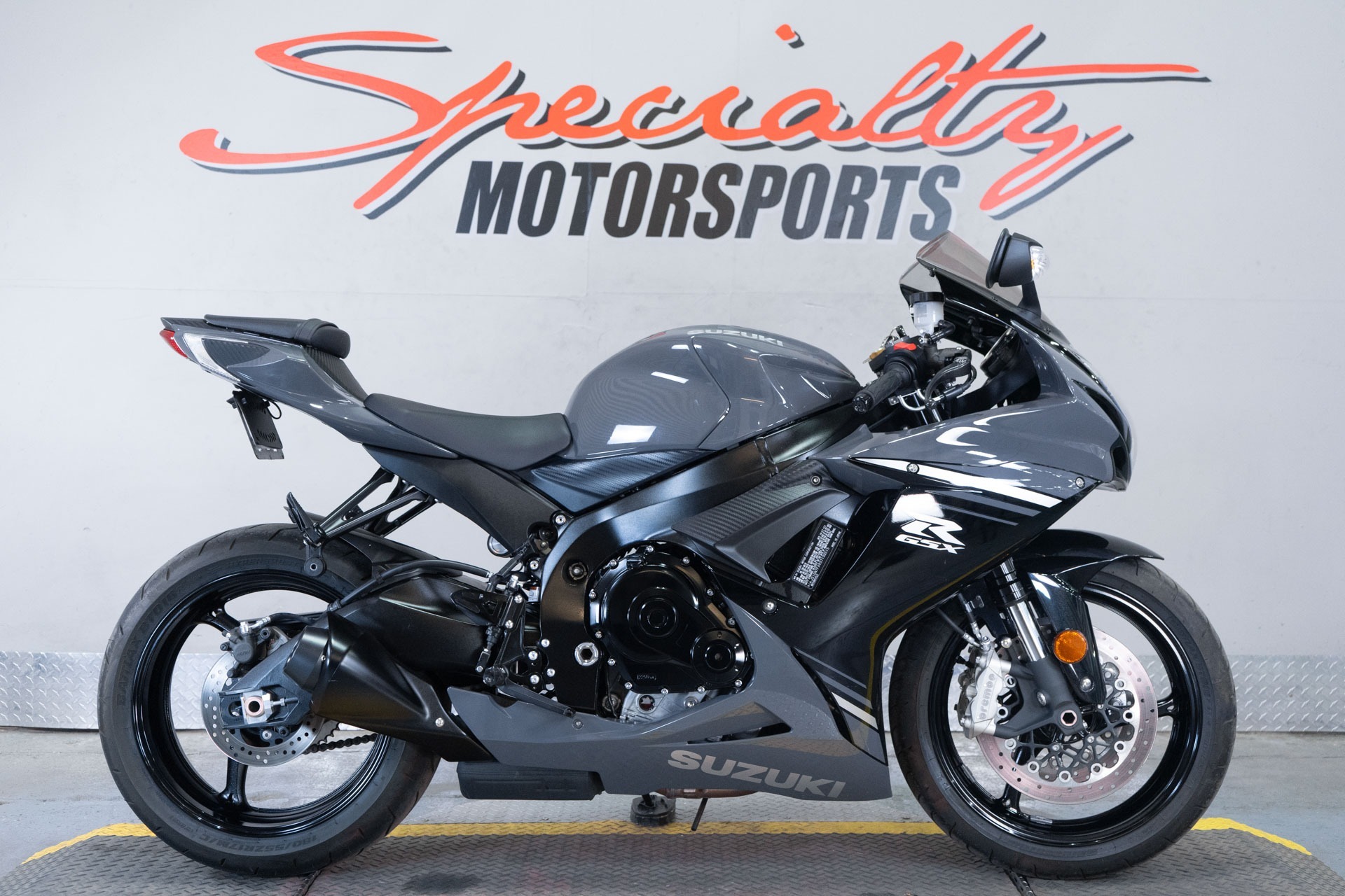 2025 Suzuki GSX-R600 Sportbike motorcycle