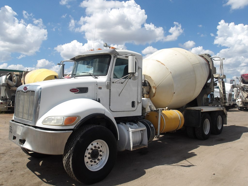 2017 PETERBILT 348 in Houston, TX