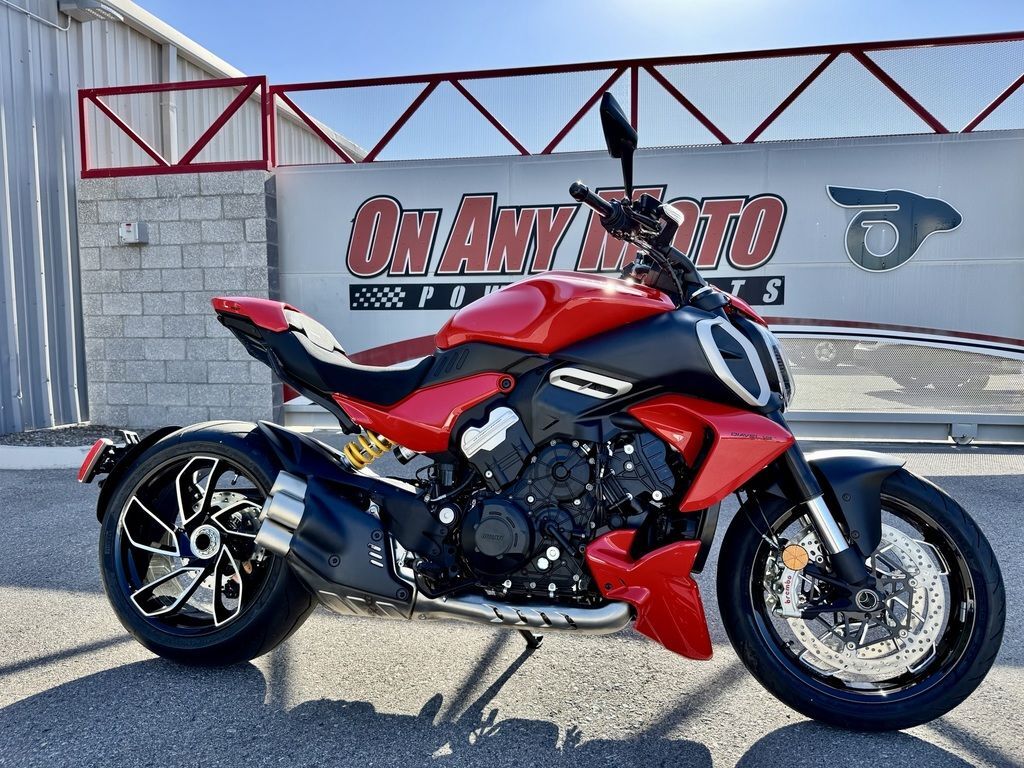 2025 Ducati Diavel V4 Ducati Red Demo V4 in Tucson, AZ