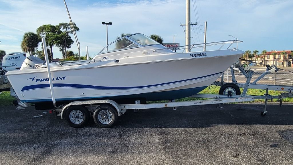 2004 Pro-Line Boat Inc 20DC in venice FL