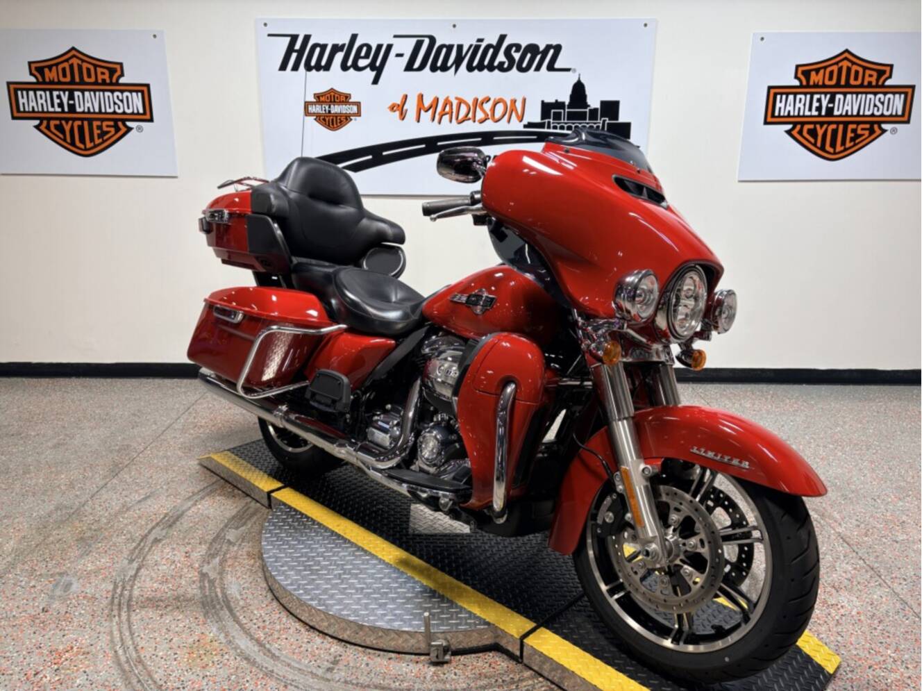 A photo of this 2023 Harley-Davidson Ultra Limited