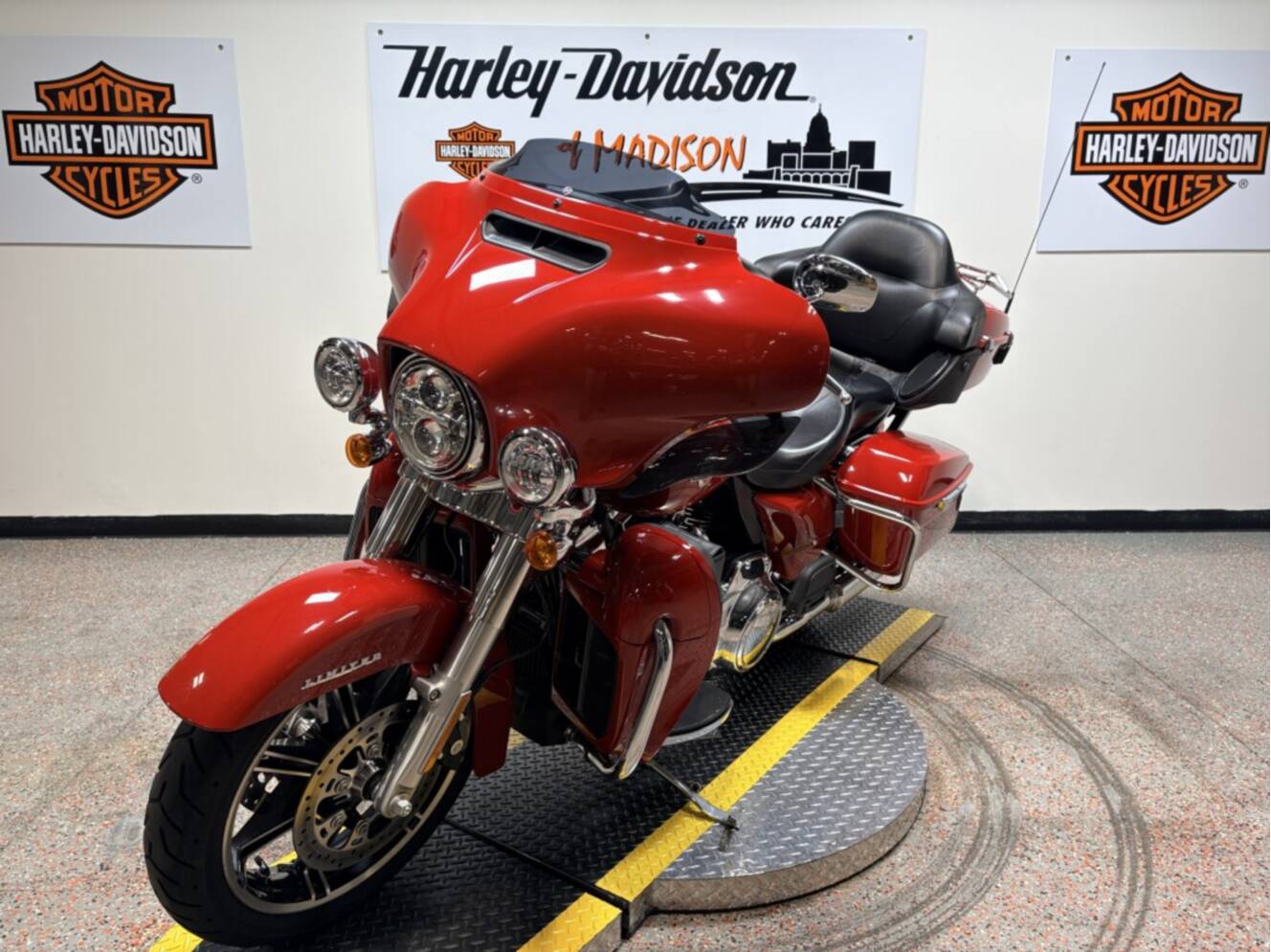 A photo of this 2023 Harley-Davidson Ultra Limited