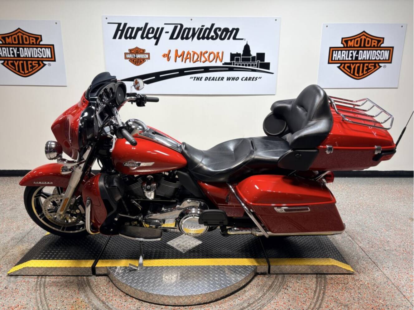 A photo of this 2023 Harley-Davidson Ultra Limited